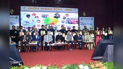 National Voters Day 2025: झारखंड के राज्यपाल ने बेहतर कार्य करनेवाले इन अधिकारियों और कर्मचारियों को किया सम्मानित