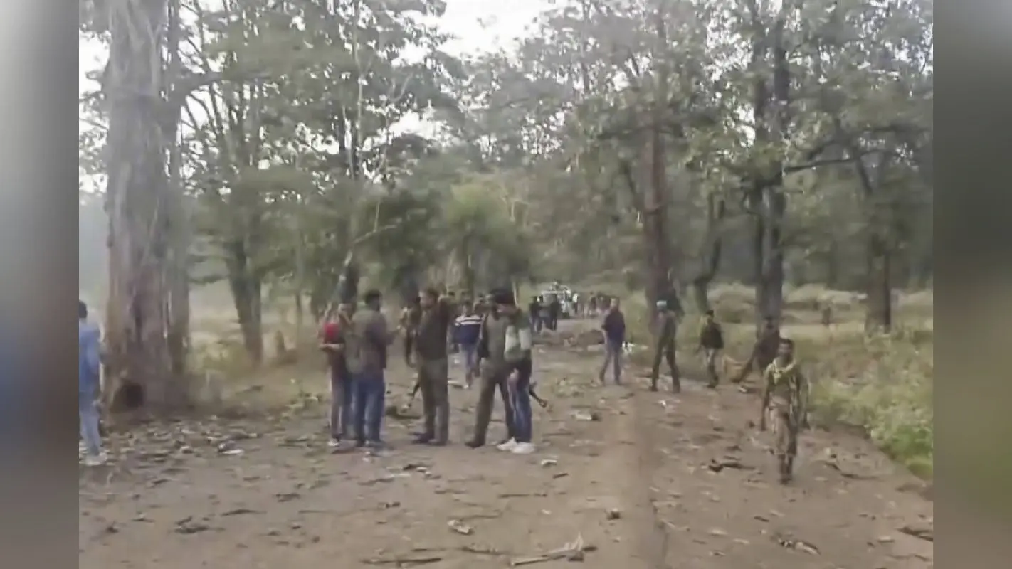 Naxal Encounter : छत्तीसगढ़ के बीजापुर में तीन नक्सली ढेर