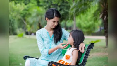Parenting Tips: बच्चों को बनाना चाहते हैं संस्कारी? जरूर सिखाएं ये आध्यात्मिक आदतें
