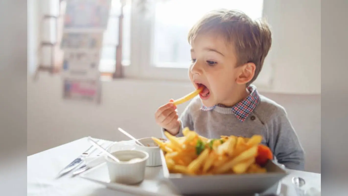 Parenting Tips: बच्चों को लंच में देते हैं ये चीजें तो हो जाएं सावधान, मेंटल और फिजिकल हेल्थ हो सकता है बर्बाद