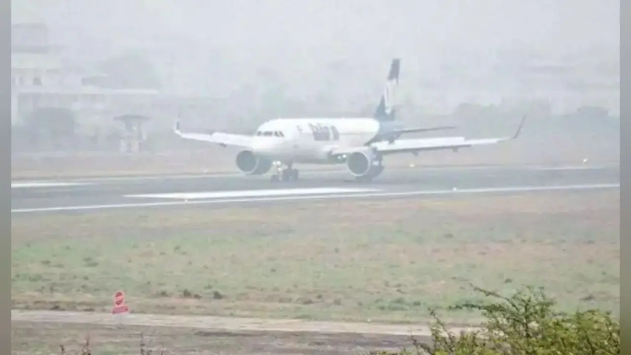 पटना एयरपोर्ट पर कोहरे ने रोकी उड़ान, पांच फ्लाइटें रद्द, देर से पहुंचे इतने विमान