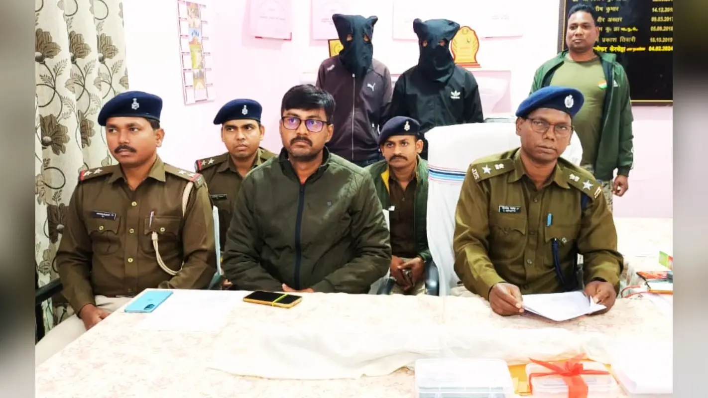 Crime News: पीएलएफआई के 2 उग्रवादी हथियार-गोली के साथ गिरफ्तार