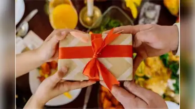 Promise Day Gift Ideas : प्रॉमिस डे पर इन रोमांटिक गिफ्ट्स को देकर, पार्टनर से करें प्यार का इजहार