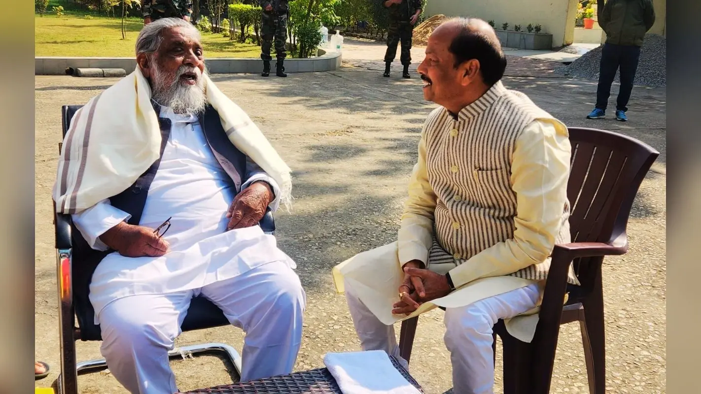 रघुवर दास ने शिबू सोरेन और उनकी पत्नी से लिया आशीर्वाद, ऐसे मिले झारखंड के 2 पूर्व मुख्यमंत्री