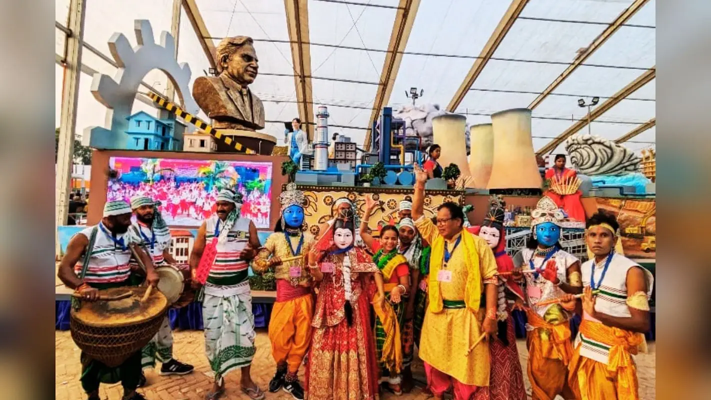 गणतंत्र दिवस परेड : कर्तव्य पथ पर रतन टाटा को श्रद्धांजलि और झारखंड की नारी शक्ति का प्रदर्शन