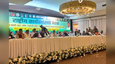 ‘तुम हमको पहचानता है जी, हम तुम्हारे…’, RJD की बैठक में एक-दूसरे से भिड़े कार्यकर्ता