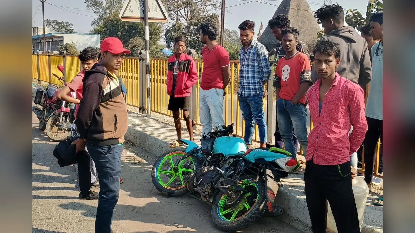Road Accident In Dhanbad: धनबाद में तेज रफ्तार एसयूवी महिंद्रा ने वाहन को रौंदा, 75 साल के बुजुर्ग की मौत, एक घायल