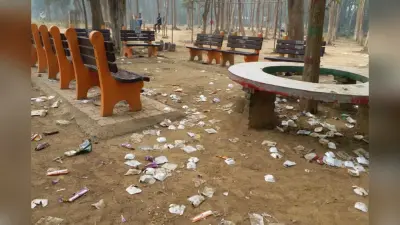 डिजनीलैंड मेला के बाद सैंडिस कंपाउंड में कचरा, शराब की बोतलों का मिला ढेर