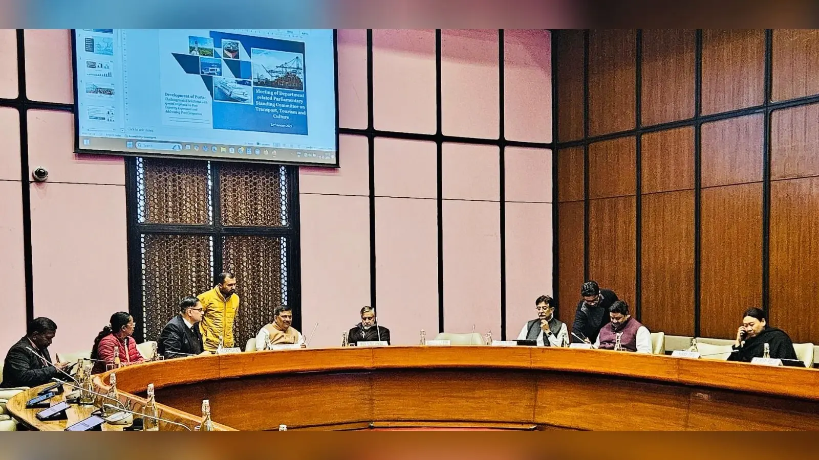 बंदरगाह से दूर बसे राज्यों में मजबूत होंगे जलमार्ग, संजय झा ने उठाया बिहार में ड्राई पोर्ट का मुद्दा
