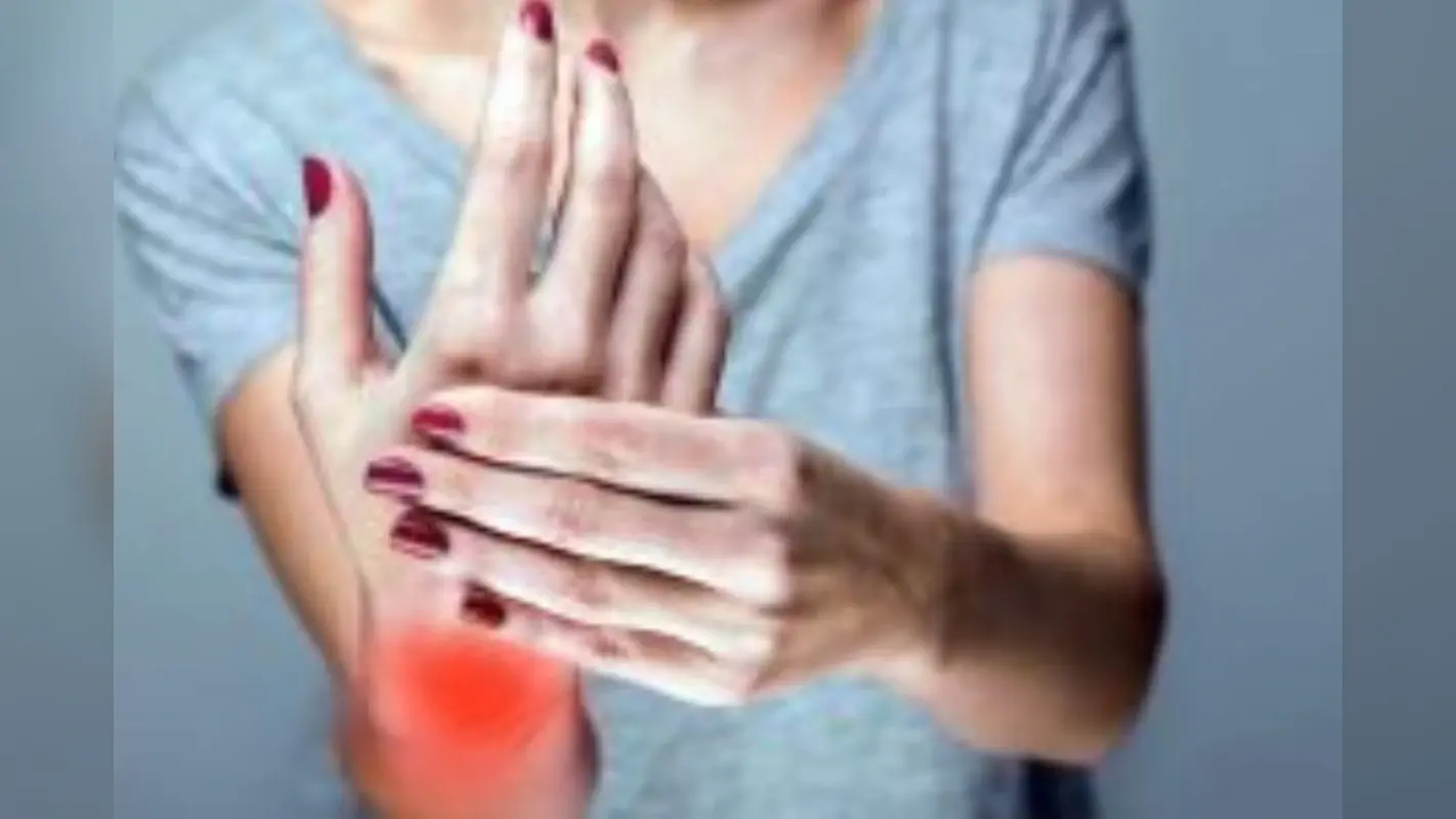 Health Tips: शरीर के इन संकेतों की ना करें अनदेखी, हो सकती है कैल्शियम की कमी
