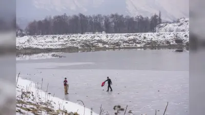 Snowfall: पहाड़ों में जारी है बर्फबारी, मैदानी इलाकों में गिरेगा पारा! Photos