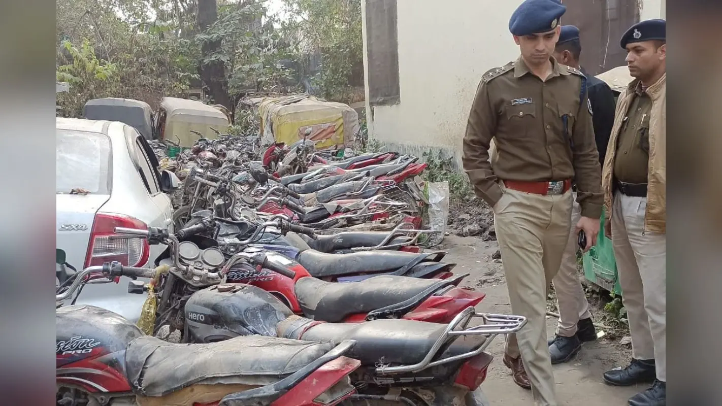 पटना पुलिस ने दियारा क्षेत्र में मारा छापा, 60 चोरी की बाइक बरामद, 4 गिरफ्तार