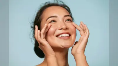 Beauty Tips: हफ्तेभर में ग्लोइंग बन जाएगी आपकी त्वचा, सोने से पहले चेहरे पर करें इन चीजों का इस्तेमाल