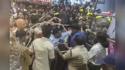 Tirupati Stampede Updates : बीमार महिला के लिए गेट खोला गया, भीड़ हो गई बेकाबू, तिरुपति भगदड़ की 5 बड़ी बातें जानें