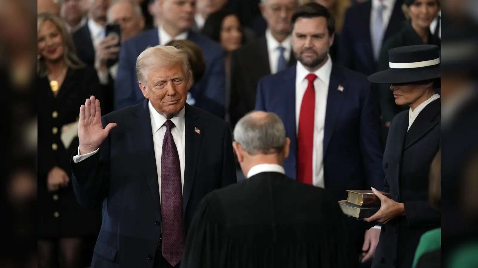 Trump Big Decisions: ‘नेशनल इमरजेंसी से लेकर अवैध अप्रवासियों पर नकेल कसने तक, राष्ट्रपति बनते ही एक्शन में आए डोनाल्ड ट्रंप