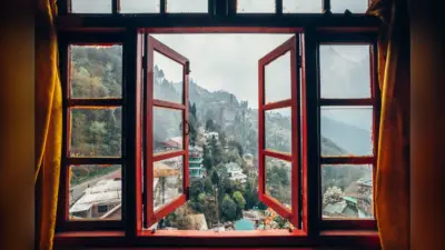 Vastu Tips: पैसों और खुशियों से भरा रहेगा जीवन, घर पर इन दिशाओं में खिड़की का होना माना जाता है शुभ