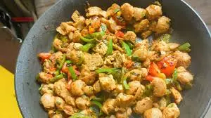 Weight Loss Diet Food : शाम के 7 बजने से पहले खा लिया करें ये टेस्टी सोयाबीन चाट, जानें विधि