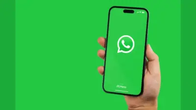 WhatsApp पर आये नये फीचर्स, सेल्फी से स्टिकर बनाने की मिलेगी सुविधा