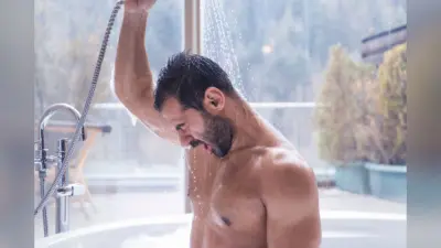 Winter Bathing Tips: ठंड में गर्म पानी से नहाना छोड़ दें पुरुष, नहीं तो हो जाएंगे नपुंसक, जानें वजह