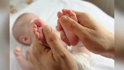Parenting Tips: शिशु की मालिश करते समय इन तेलों का ना करें इस्तेमाल, जानें क्या है कारण