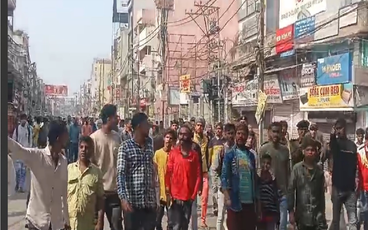 Patna News: पटना में मूर्ति विसर्जन के दौरान बवाल, सभी दुकानें बंद, देखिए वीडियो…