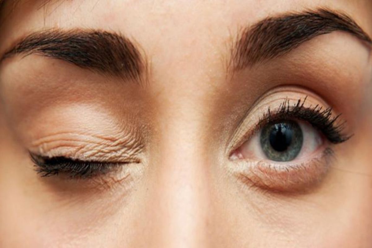 Female Right Eye Blinking Means: महिलाओं की दायीं आंख फड़कने का मतलब, बढ़ सकती है मुसीबत, जानें इसके संकेत और उपाय