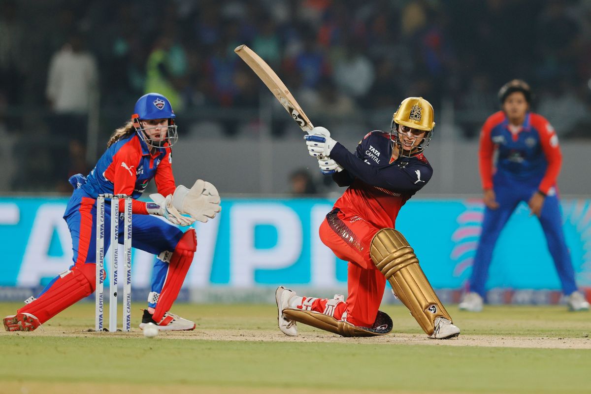 WPL 2025: कप्तान स्म��ति मंधाना की शानदार फिफ्टी, RCB ने दिल्ली कैपिटल्स को दी मात