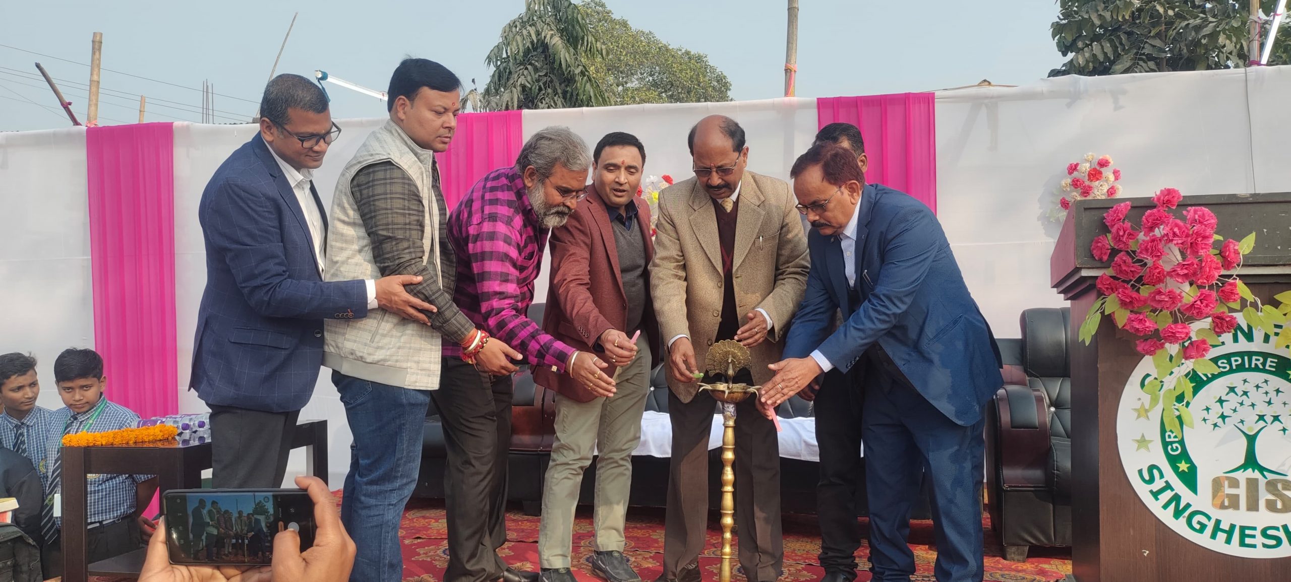 ग्रीनफील्ड इंटरनेशनल स्कूल सिंहेश्वर में विज्ञान प्रदर्शनी सह आर्ट एंड क्रॉफ्ट मेला का विवि के कुलपति ने किया उद्घाटन