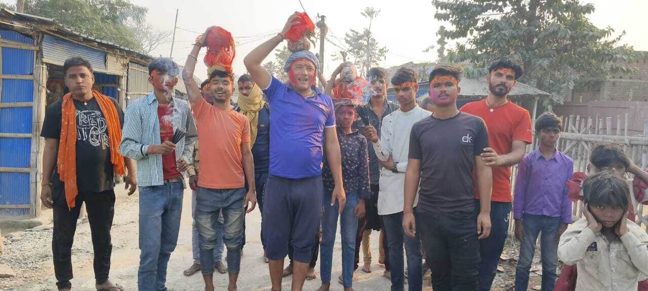 मां सरस्वती की प्रतिमा का किया विसर्जन