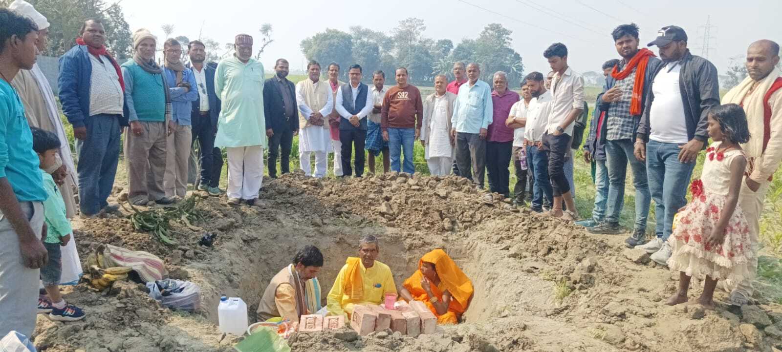 लालगोल में शिव मंदिर निर्माण कार्य को लेकर किया गया भूमि पूजन