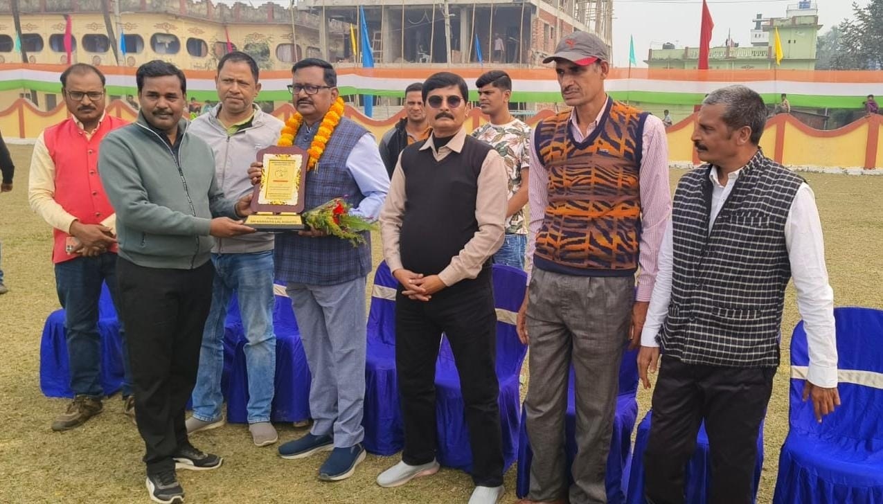 रानी ड्रेसेस ठाकुरगंज ने अधीरा एकादश को हराकर फाइनल में बनाई जगह