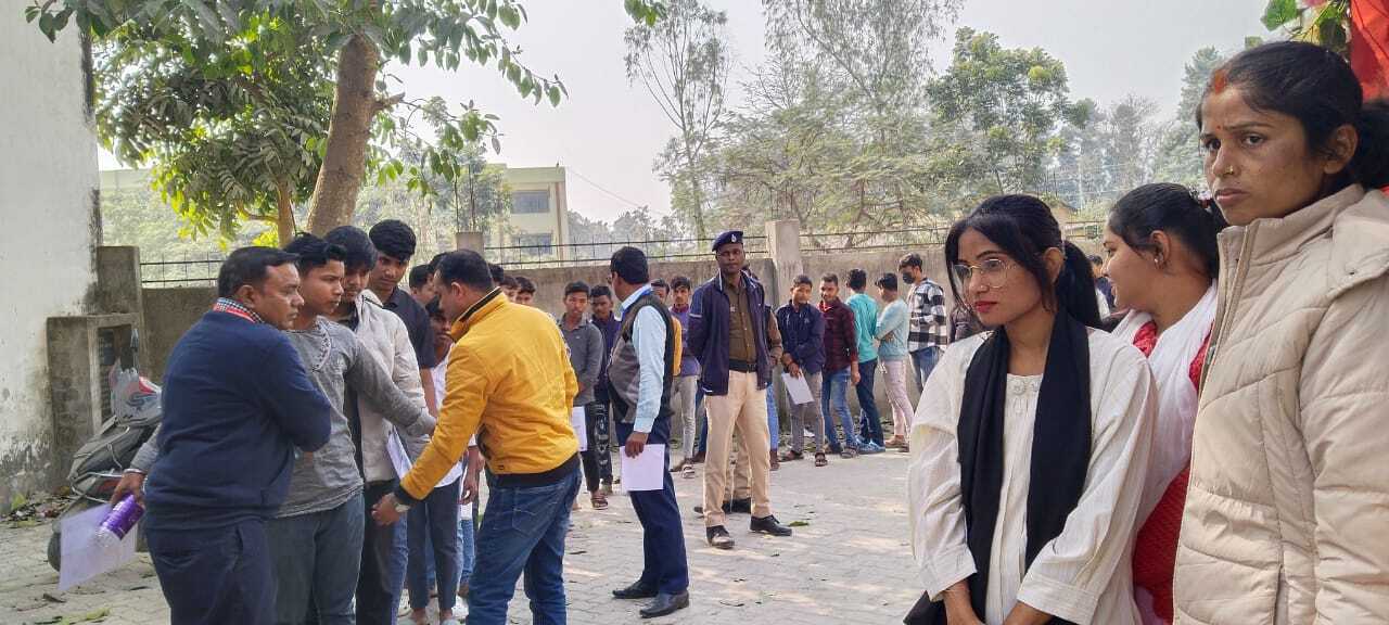 जिले में शांतिपूर्ण तरीके से चल रही इंटर की परीक्षा