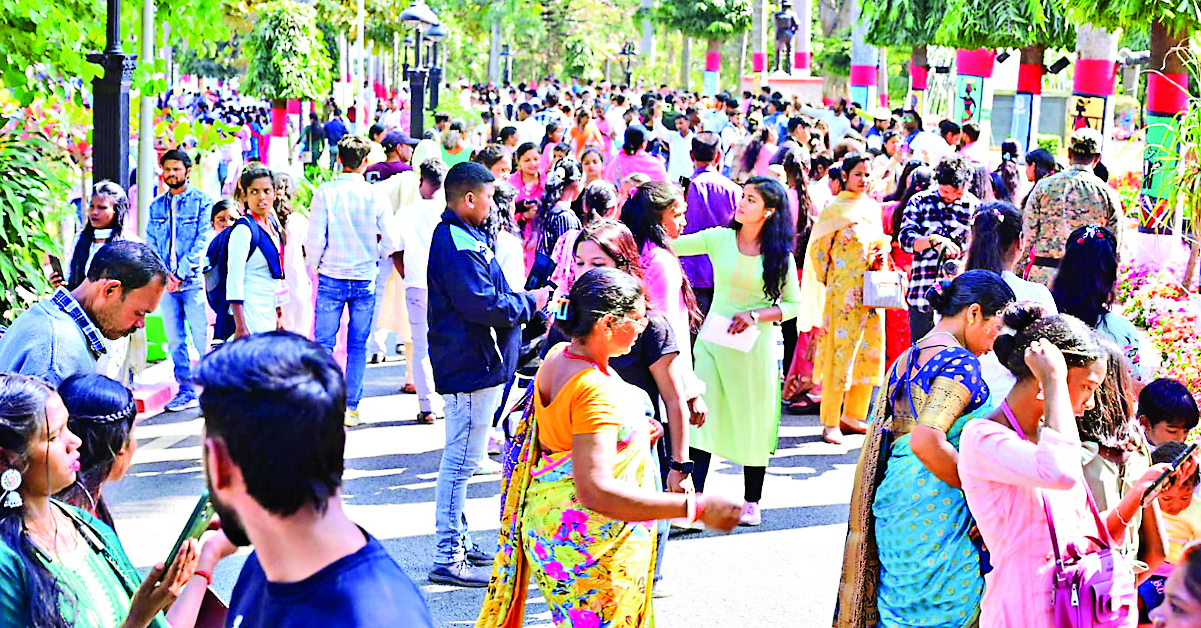 ranchi news : अंतिम दिन 54 हजार लोगों ने किया झारखंड राजभवन का भ्रमण