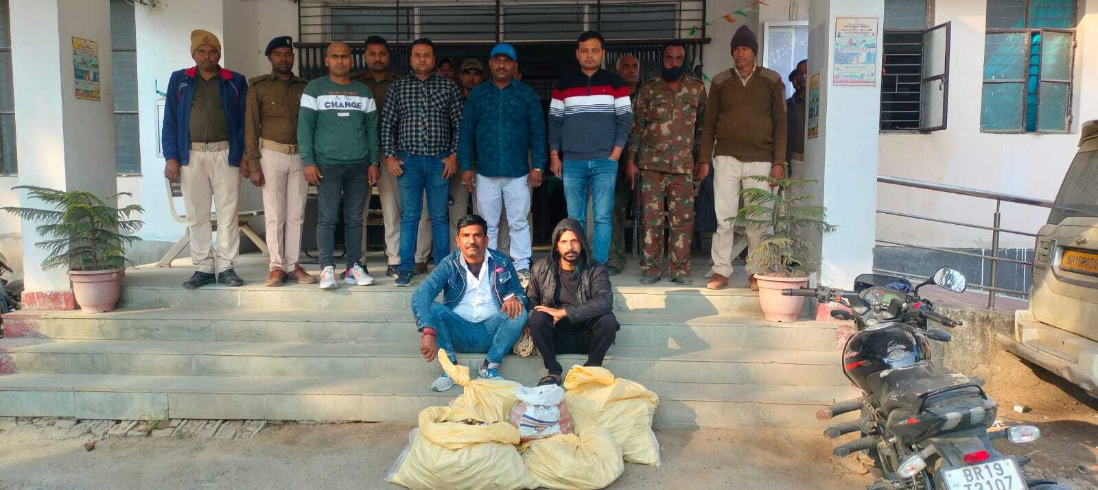 750 पीस कोडीनयुक्त कफ सिरप के साथ दो तस्कर गिरफ्तार, इंडिगो कार जब्त