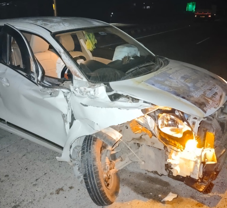 महाकुंभ से म लौट रही कार पौआखाली के समीप दुर्घटनाग्रस्त, एयर बैग खुला फिर बची चारों यात्री की जान