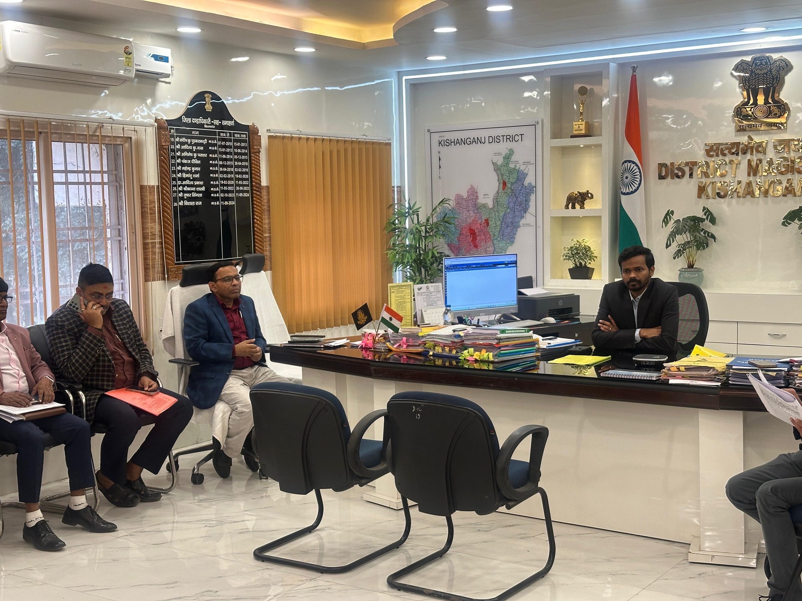मैट्रिक परीक्षा शांतिपूर्ण व कदाचारमुक्त कराने का डीएम ने दंडाधिकारियों को दिया निर्देश