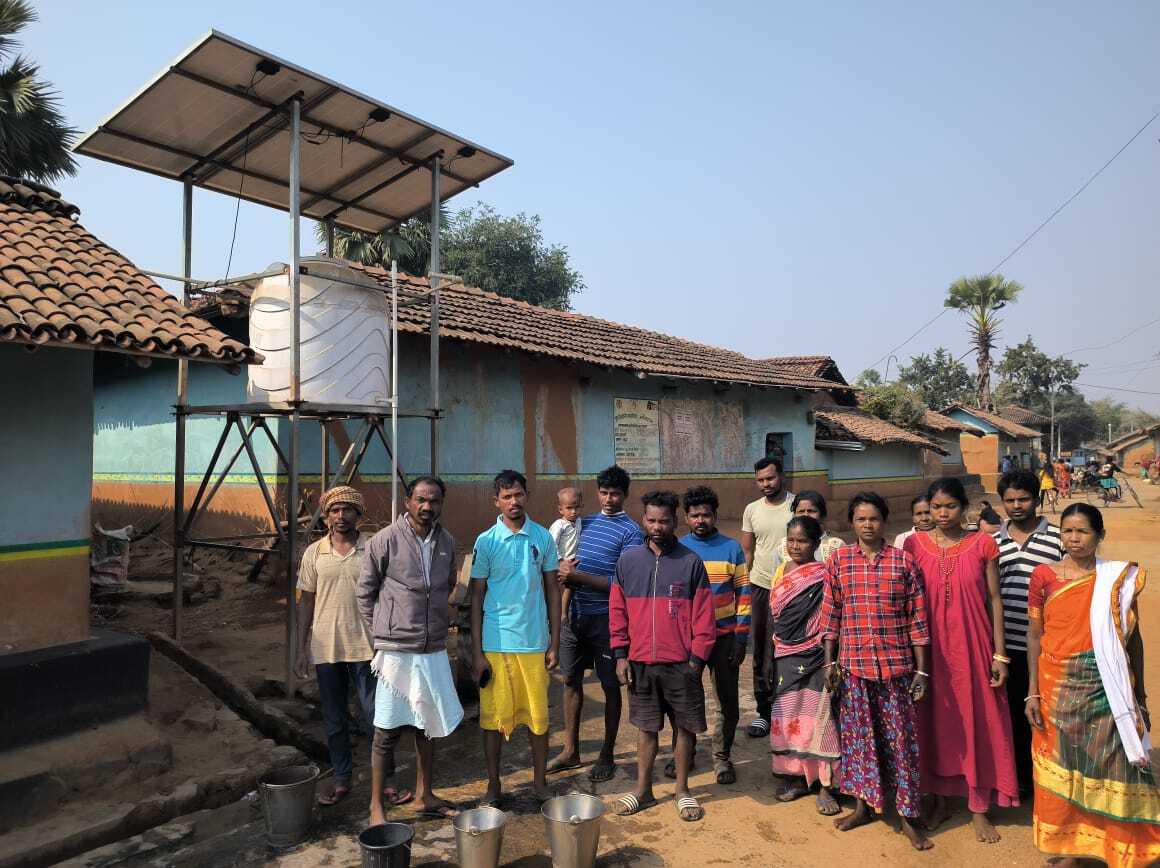 सुखबारी मुर्गाबनी टोला में सालभर से सोलर जलमीनार खराब