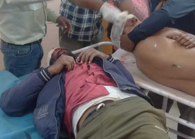 सड़क हादसे में बाइक सवार दो व्यक्ति घायल, रेफर