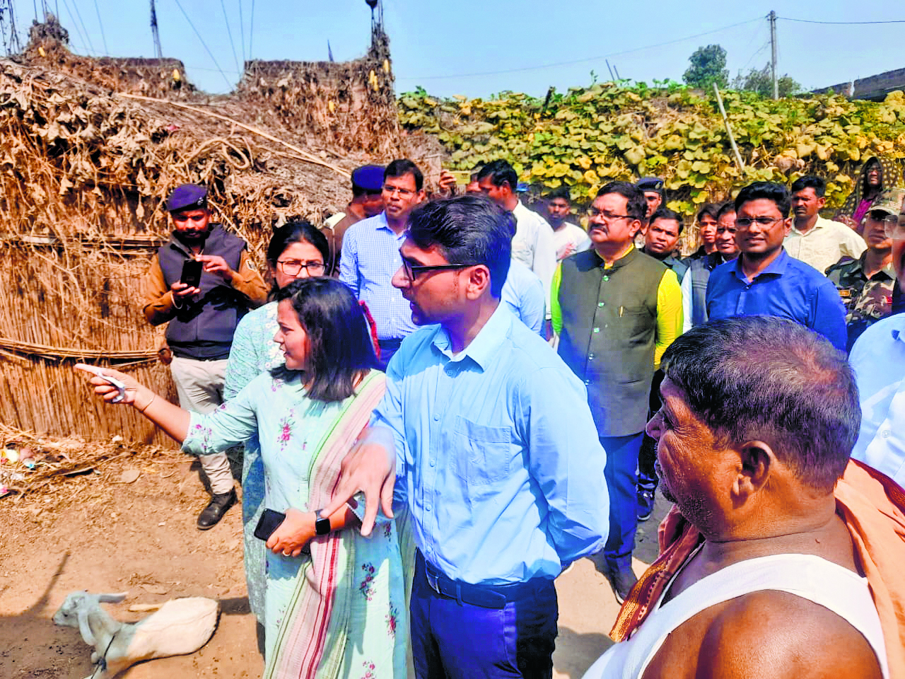 जिले के योग्य लाभुकों को हर हाल में दिलाएं सरकार की योजनाओं का लाभ : डीएम