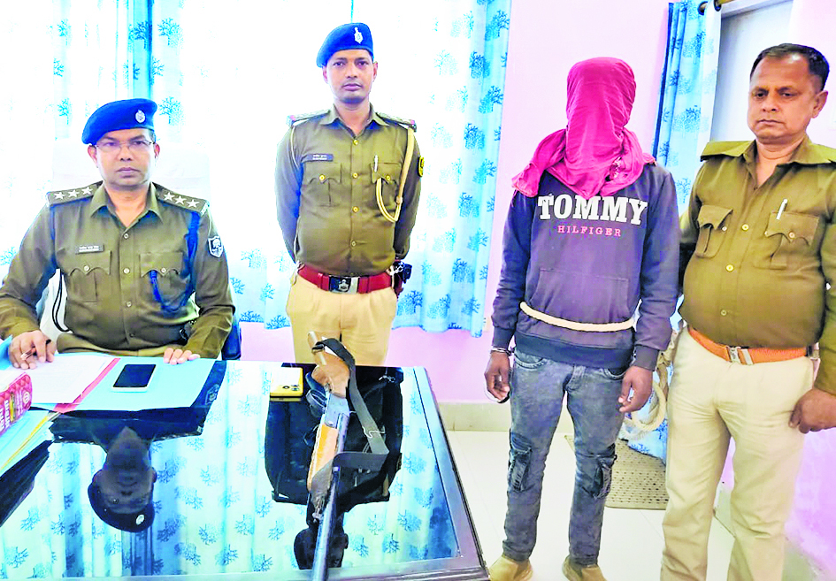 Bhojpur News : अवैध हथियार के साथ फेसबुक पर पोस्ट किया फोटो, देसी बंदूक के साथ गिरफ्तार