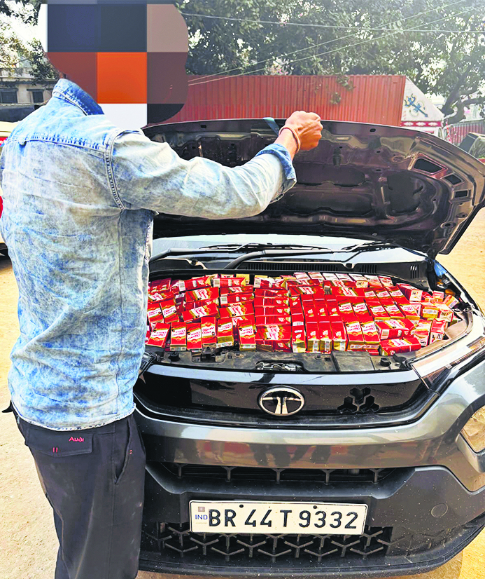 छापेमारी में अंग्रेजी शराब के साथ तीन धंधेबाज किये गये गिरफ्तार, भेजे गये जेल