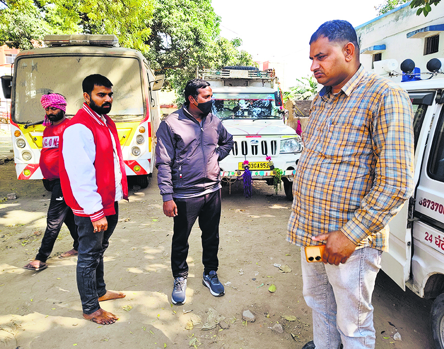 महाकुंभ से लौट रहे बाइक सवार दो दोस्तों को अज्ञात वाहन ने मारी टक्कर, एक की मौत