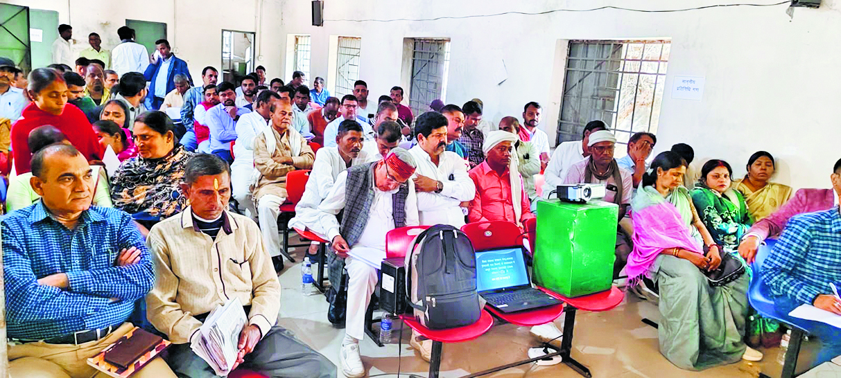 पंचायत समिति की बैठक में छाया रहा प्रधानमंत्री आवास योजना में पैसा वसूलने का मुद्दा