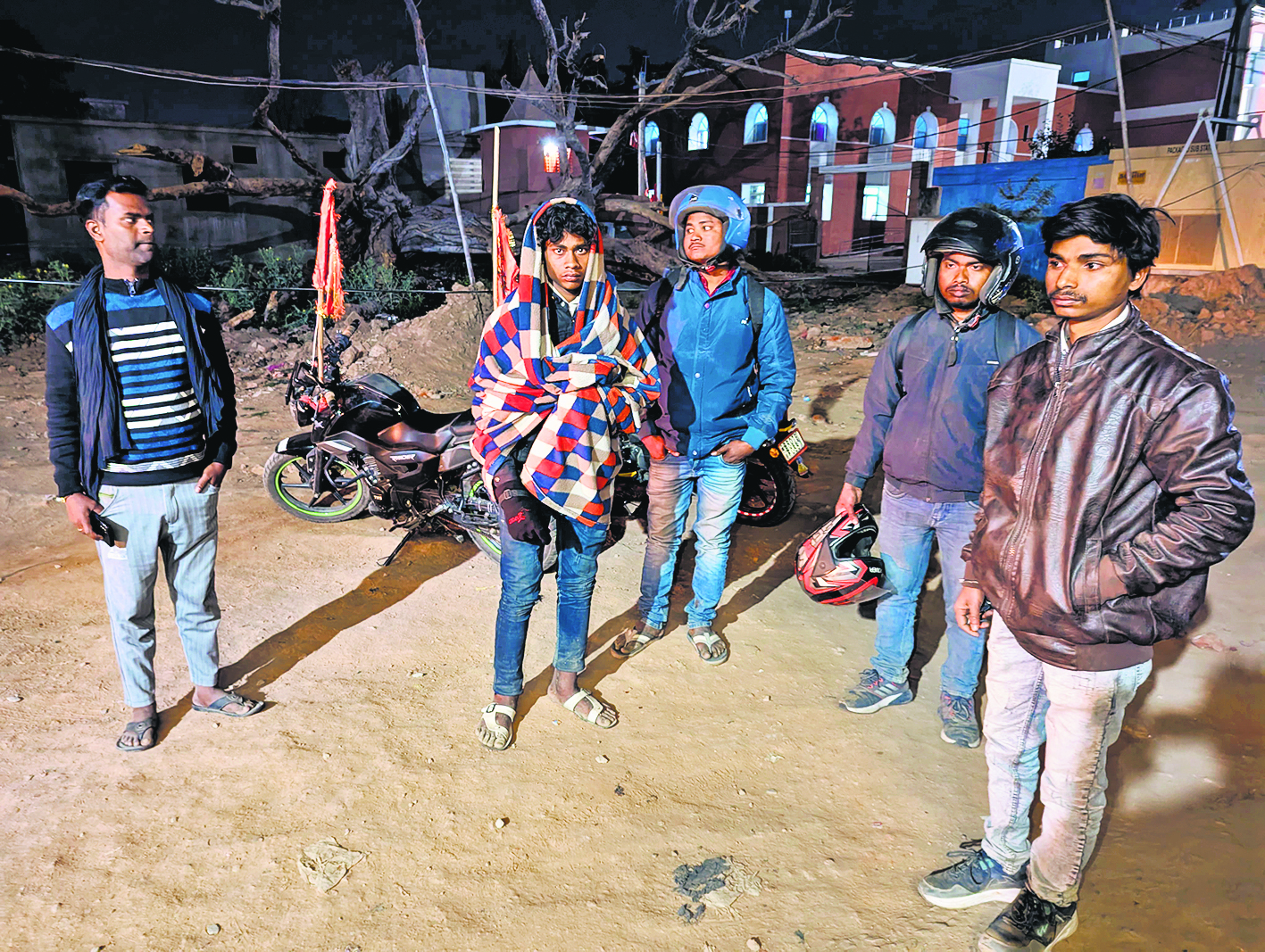 महाकुंभ से लौट रहे बाइक सवार पिता व पुत्र को ट्रक ने मारी टक्कर, पिता की मौत