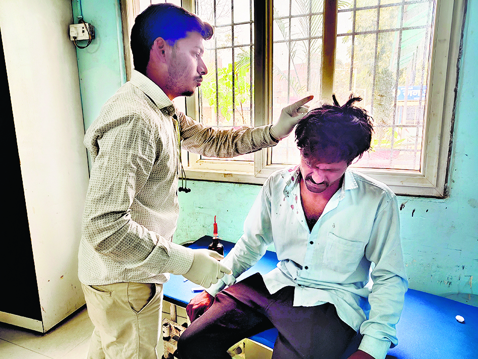 केस सुलह करने आये झारखंड निवासी युवक की पिटाई, जख्मी