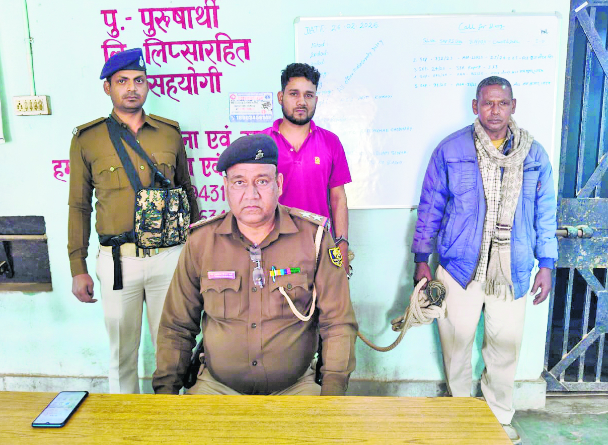 गिरफ्तारी के लिए गयी पुलिस टीम पर हमला, तीन जख्मी