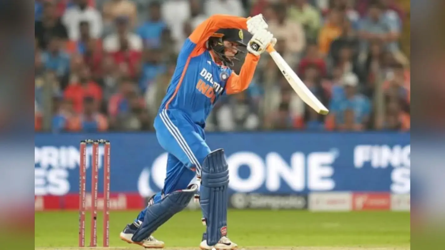 Abhishek Sharma Net Worth: बल्ले से तबाही मचाने वाले अभिषेक शर्मा की है करोड़ों की कमाई, जानें नेट वर्थ