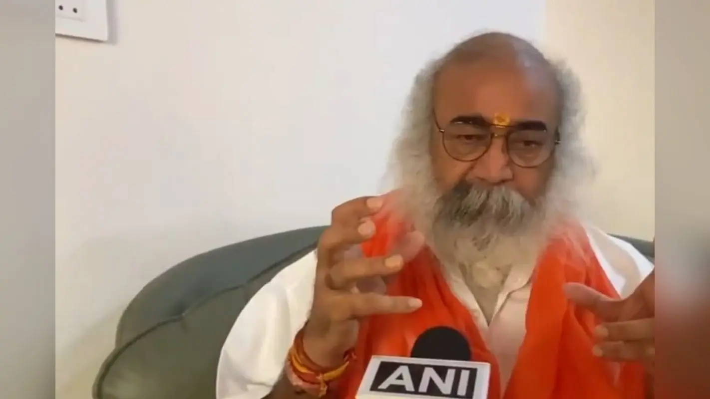 PM Modi Maha Kumbh Visit: ‘पाप कम करने राहुल गांधी को जाना चाहिए महाकुंभ’, मोदी की डुबकी के बाद आचार्य प्रमोद ने दी सलाह