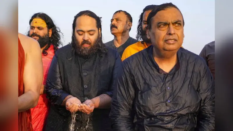 Anant Ambani Video : अनंत अंबानी ने संगम में कितनी बार लगाई डुबकी? देखें वीडियो