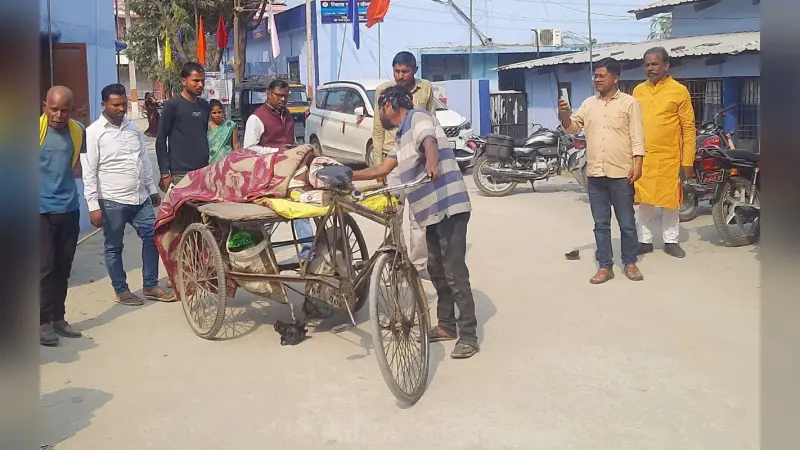 Video: जिले में 18 एंबुलेंस फिर भी ठेला से ढोया गया मरीज, अस्पताल से एक किमी दूर हुआ था एक्सीडेंट